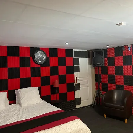 Private -10 Min From Le Mans Circuit アパート *
